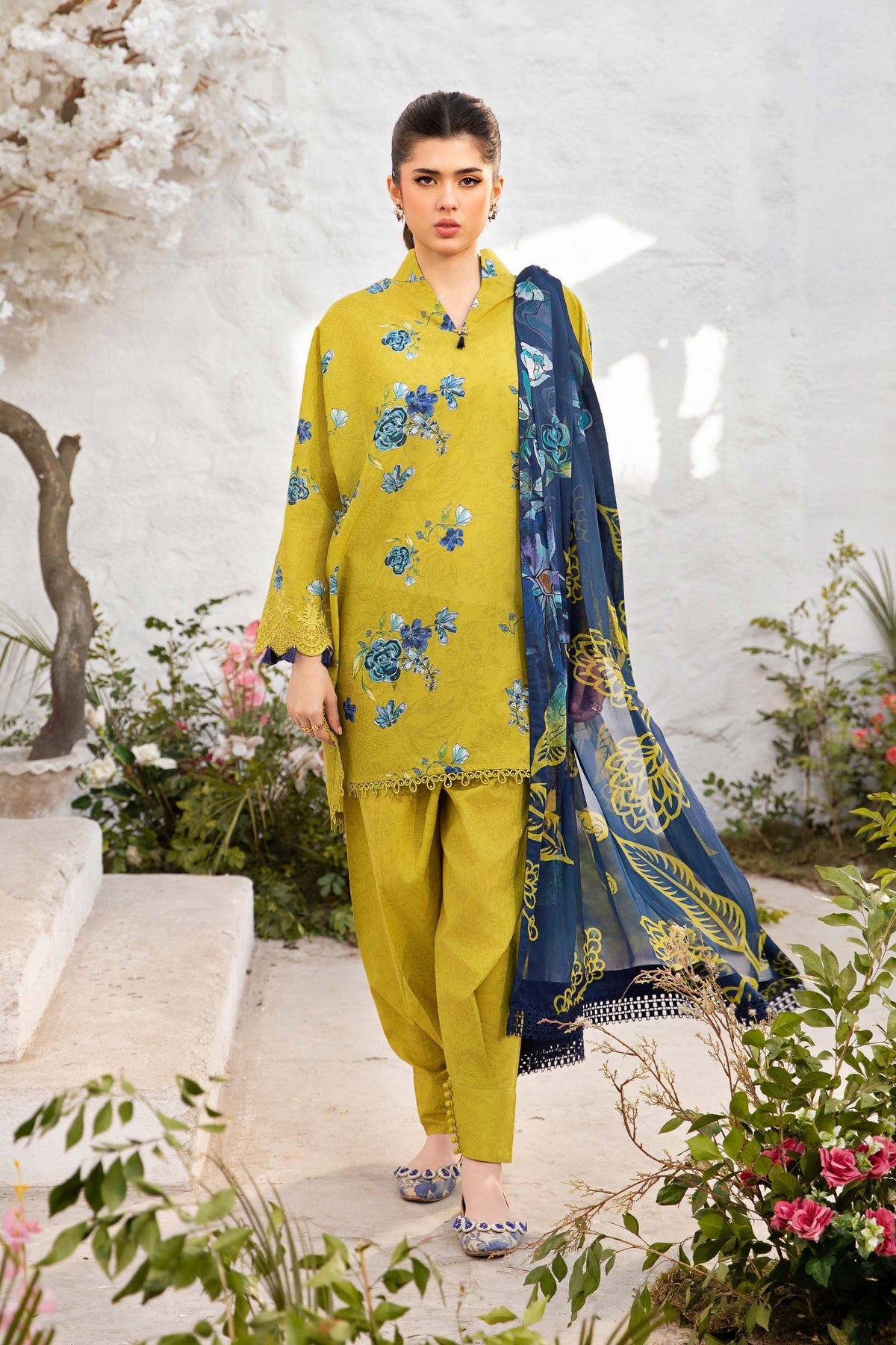 Maria B - M Basic Lawn '25