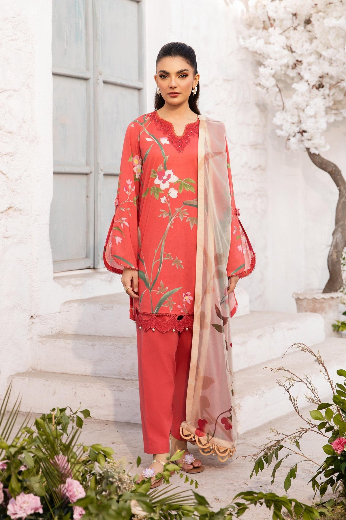 Maria B - M Basic Lawn '25