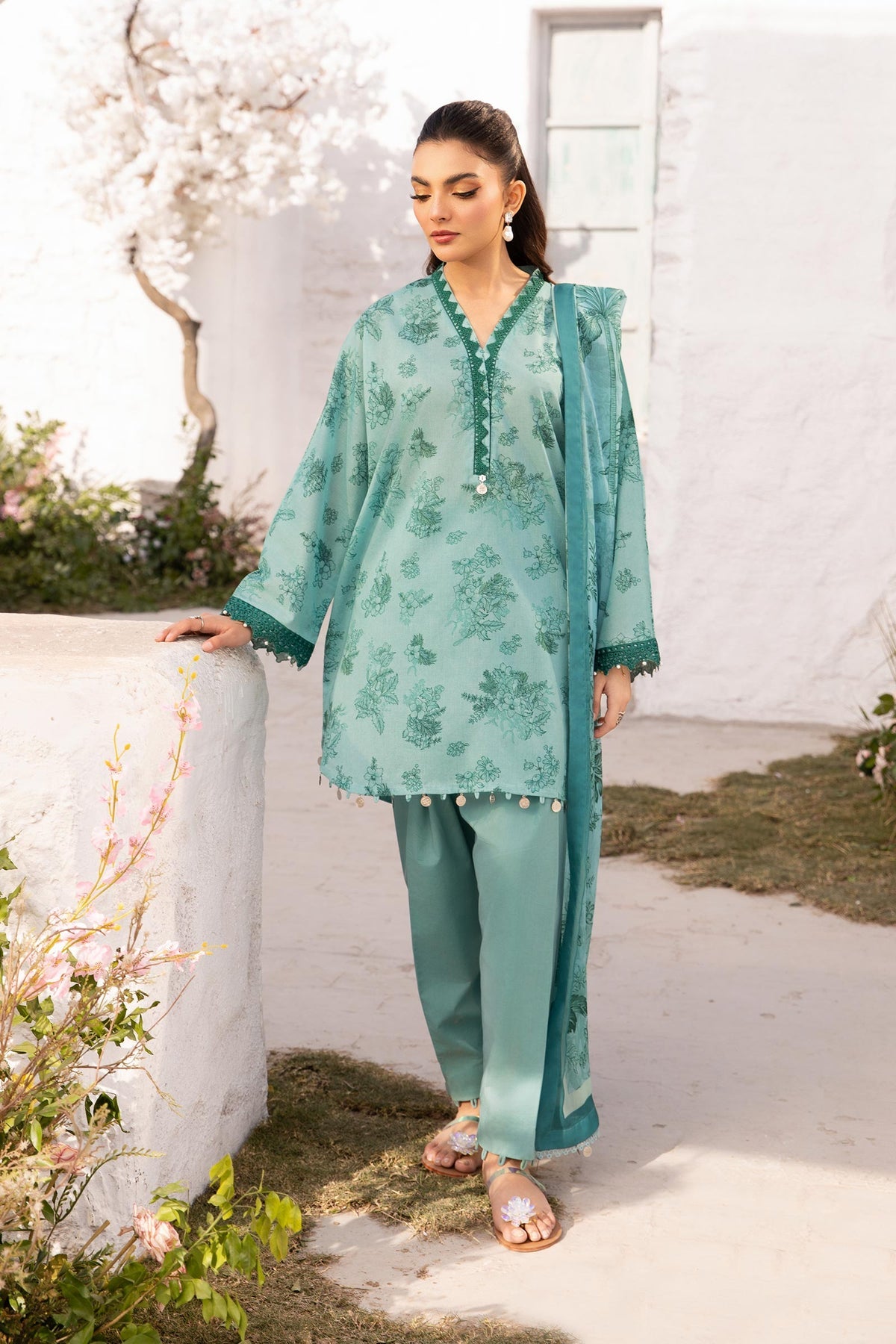 Maria B - M Basic Lawn '25