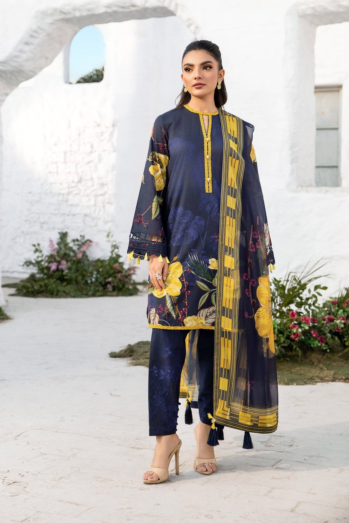 Maria B - M Basic Lawn '25