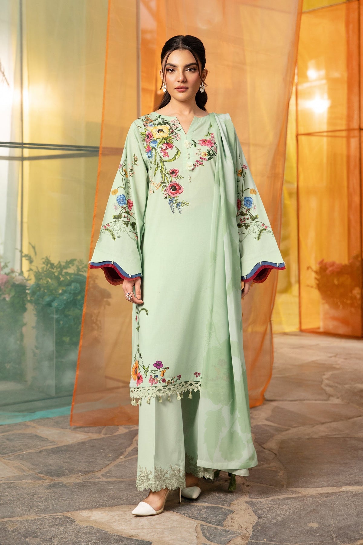 Maria B - M Basic Lawn '25