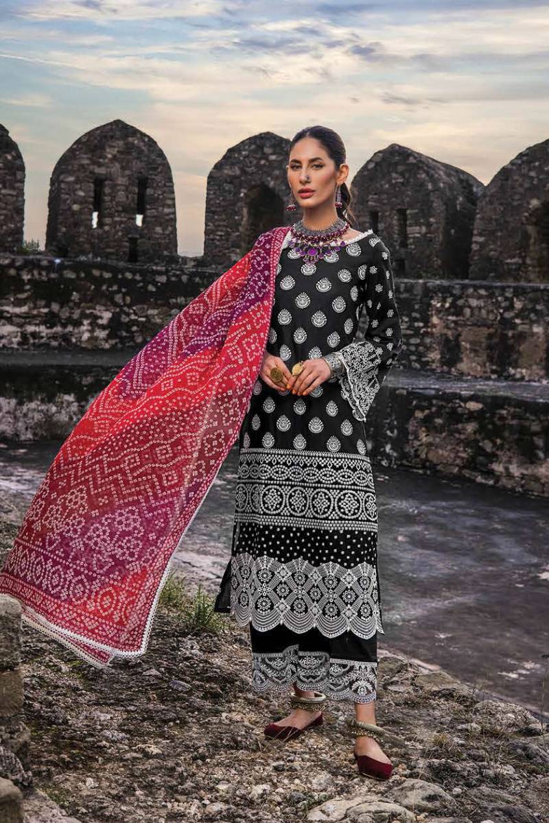 Zainab Chottani Chikankari'22